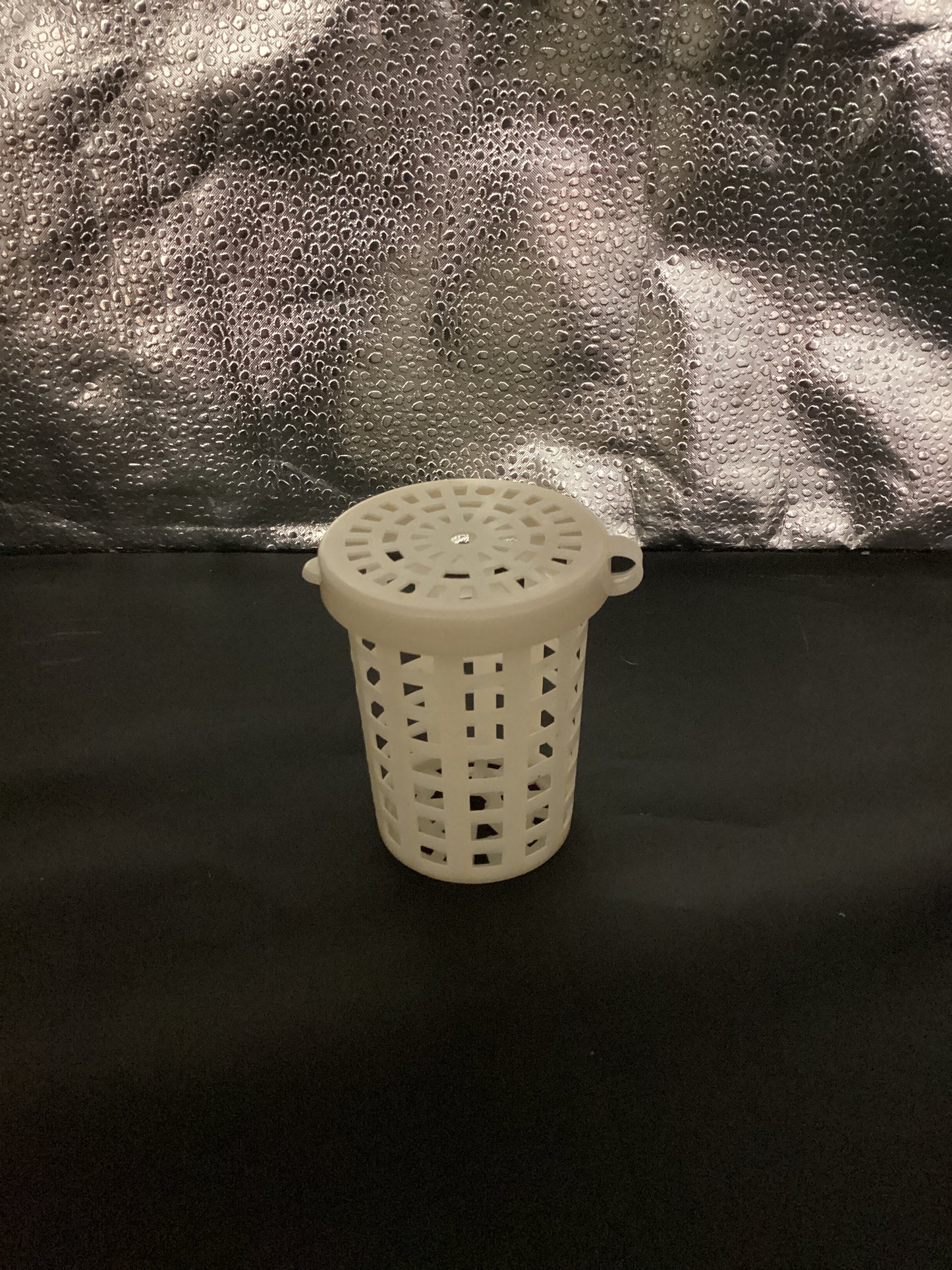 Red Claw Bait Holder